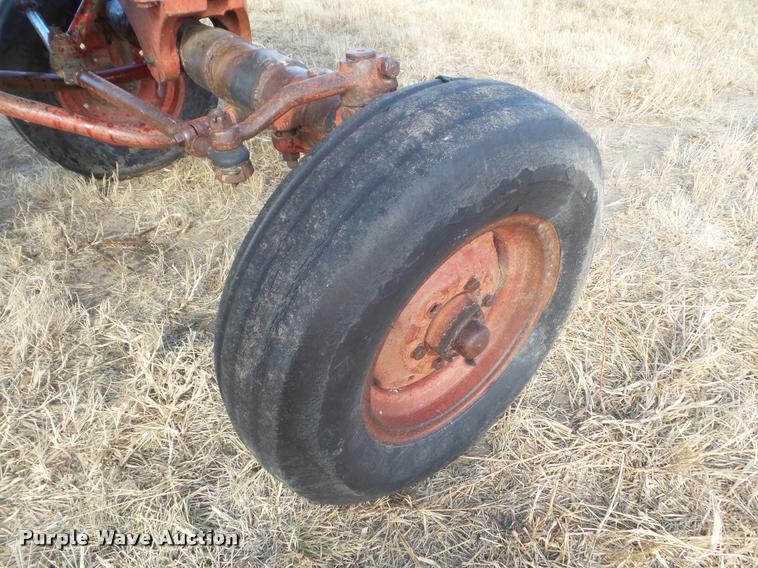 image for item AP9601 Farmall 806 tractor