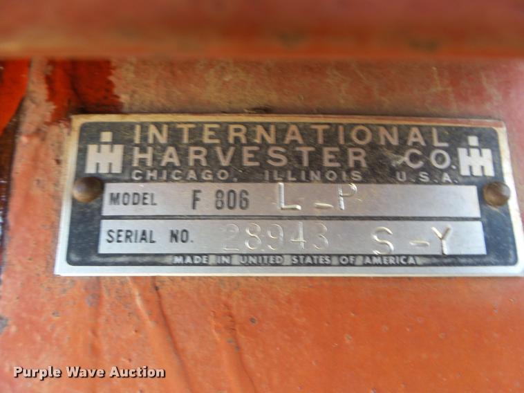 image for item AP9601 Farmall 806 tractor