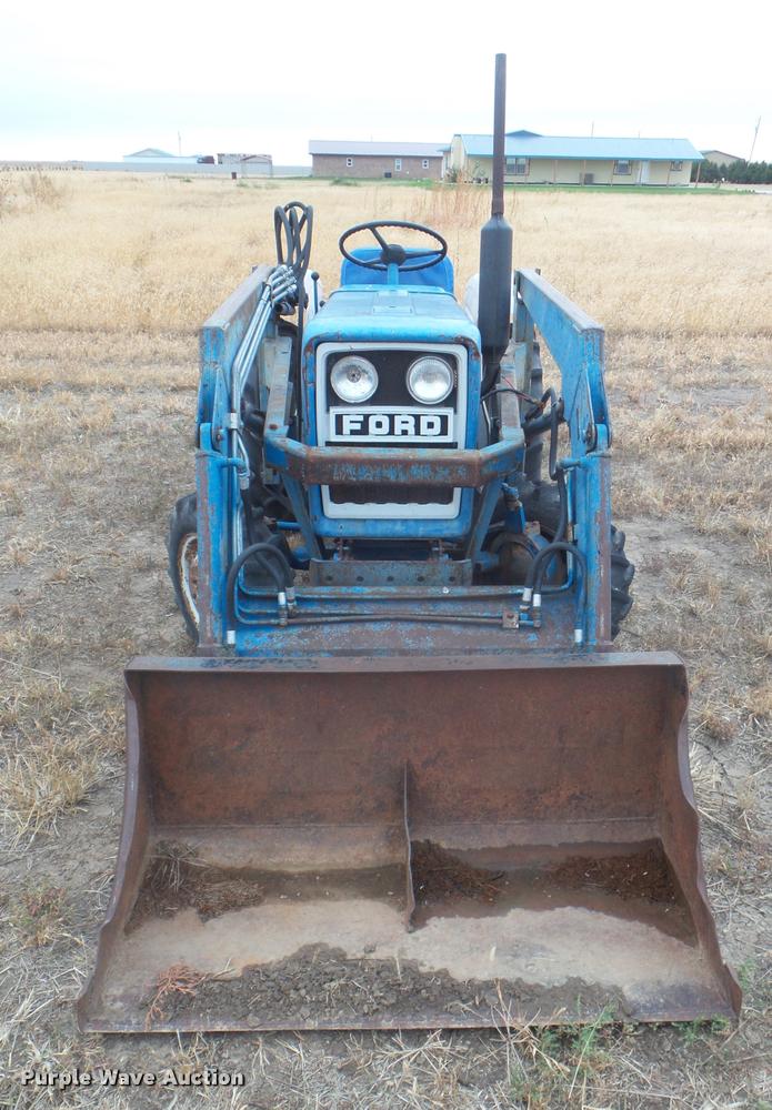image for item AP9622 1979 Ford 1300 MFWD tractor