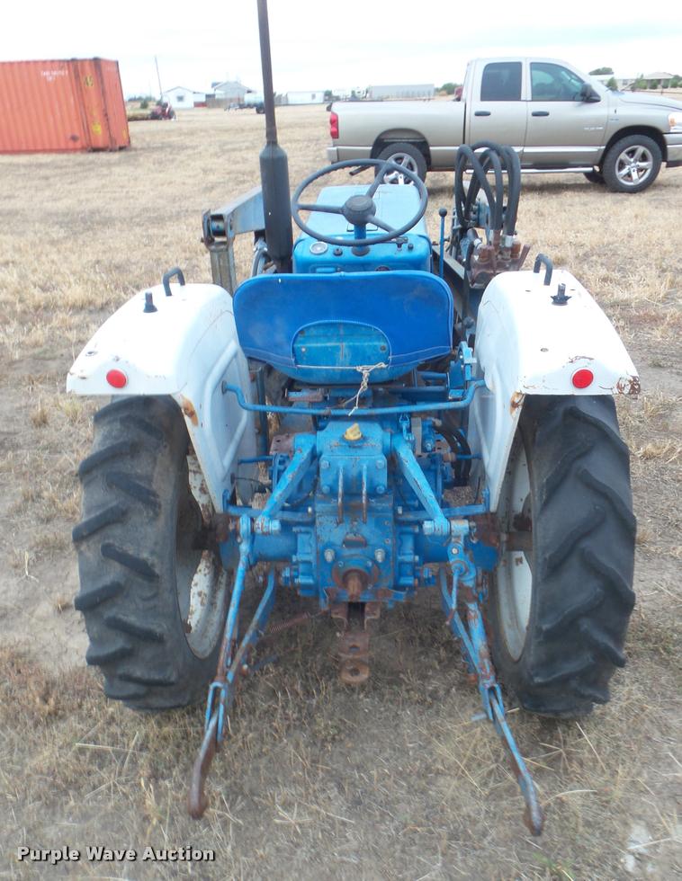 image for item AP9622 1979 Ford 1300 MFWD tractor