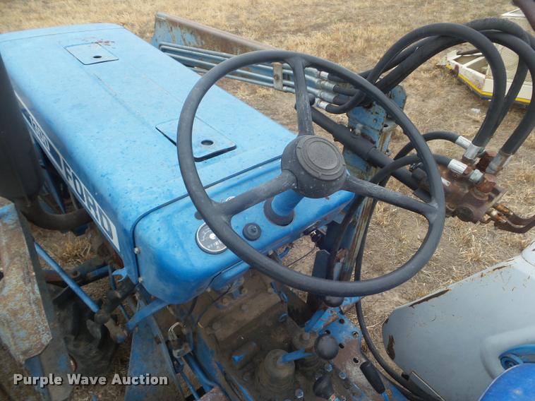image for item AP9622 1979 Ford 1300 MFWD tractor
