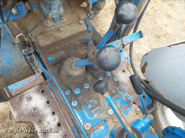 image for item AP9622 1979 Ford 1300 MFWD tractor