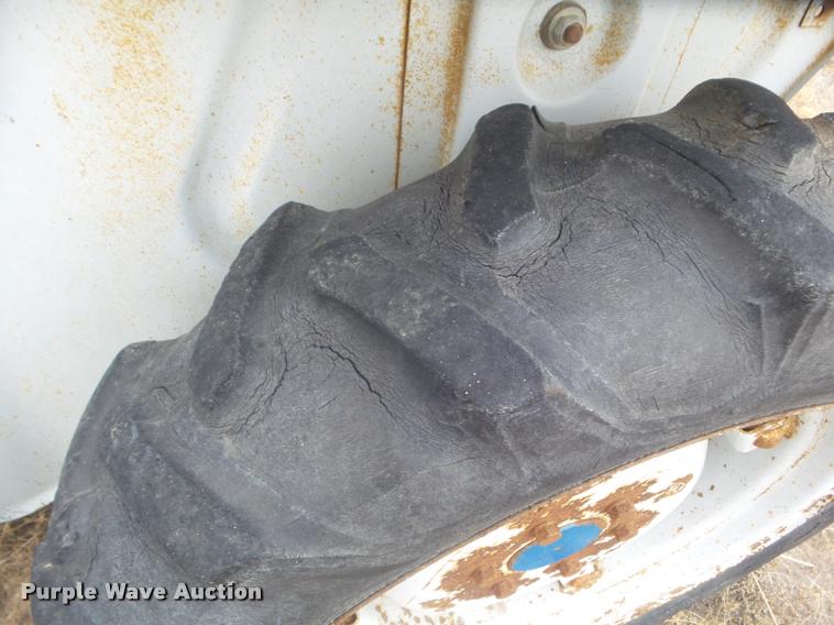 image for item AP9622 1979 Ford 1300 MFWD tractor