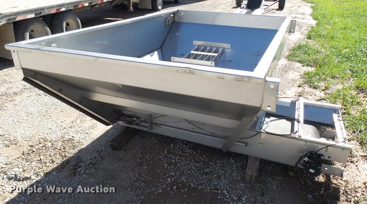 image for item AV9833 New Leader L3220G4 MultApplier stainless steel spreader