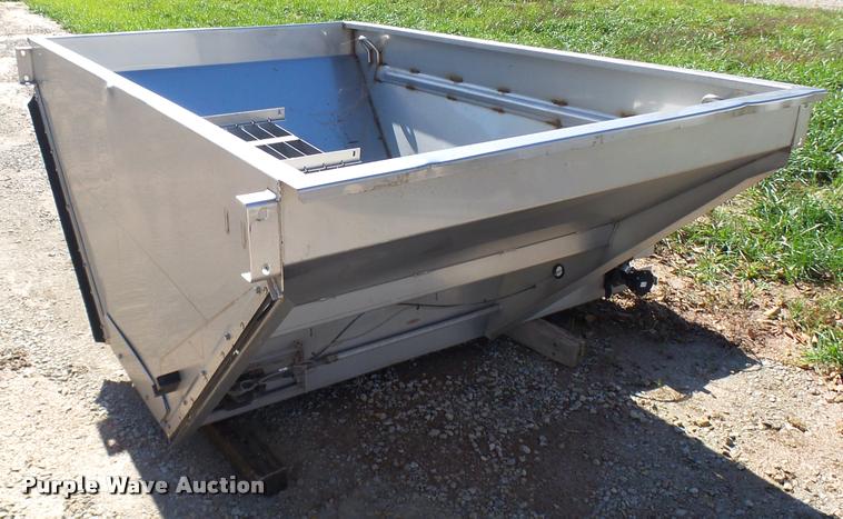 image for item AV9833 New Leader L3220G4 MultApplier stainless steel spreader