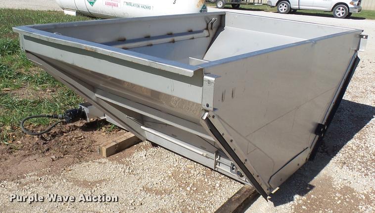 image for item AV9833 New Leader L3220G4 MultApplier stainless steel spreader