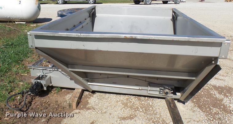 image for item AV9833 New Leader L3220G4 MultApplier stainless steel spreader