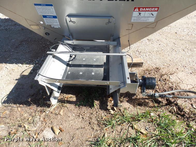 image for item AV9833 New Leader L3220G4 MultApplier stainless steel spreader