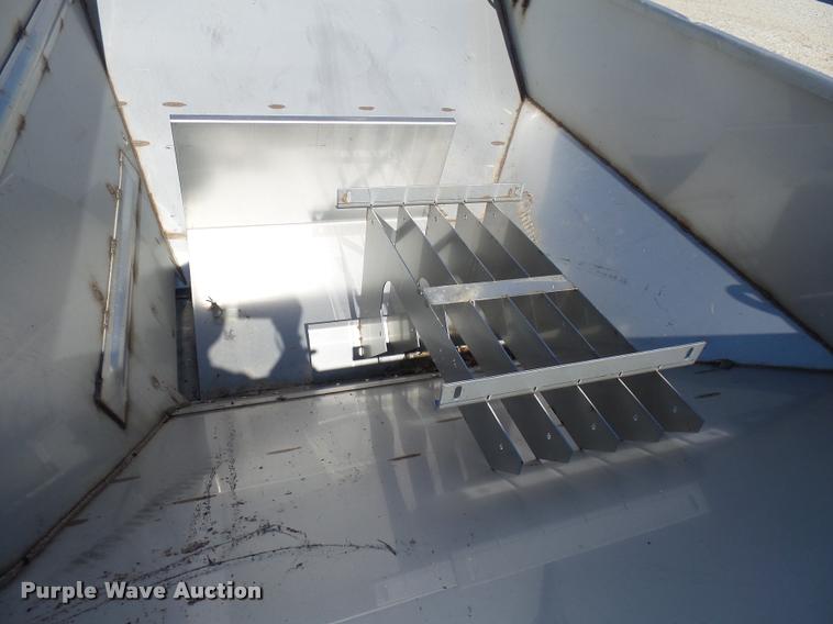 image for item AV9833 New Leader L3220G4 MultApplier stainless steel spreader