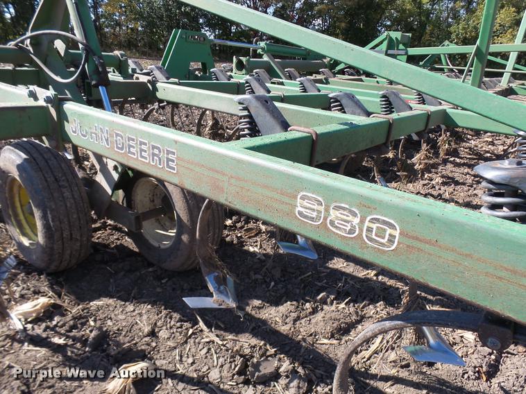 image for item AV9836 John Deere 980 field cultivator