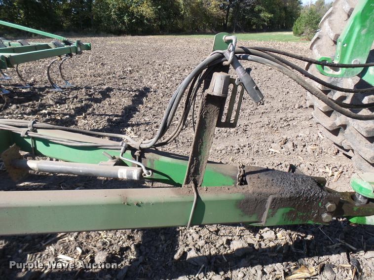 image for item AV9836 John Deere 980 field cultivator