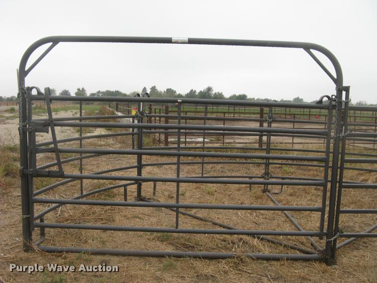 Priefert cattle tub/alley in Sedgwick, KS Item BL9138 sold Purple Wave