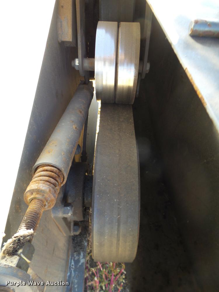 image for item BZ9226 Loftness 240DW44P346 windrower / shredder