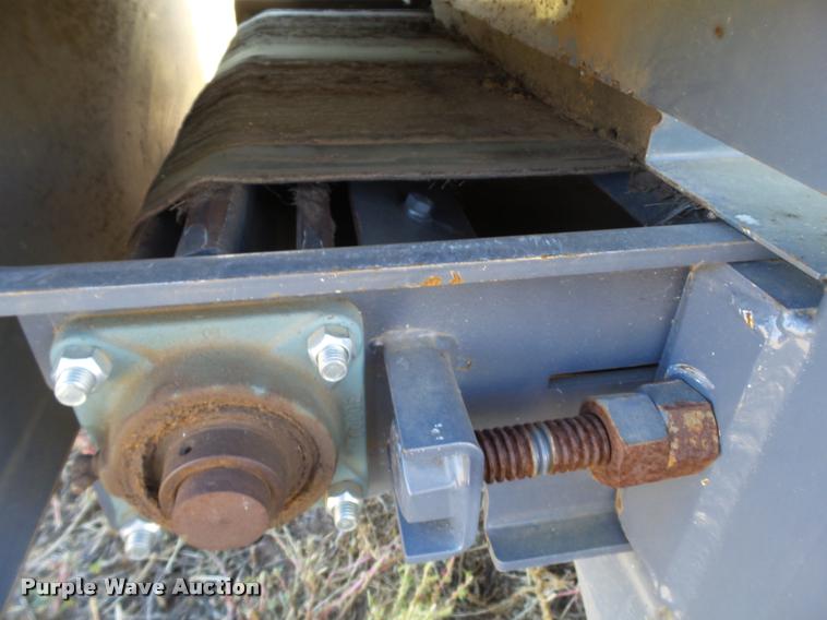 image for item BZ9226 Loftness 240DW44P346 windrower / shredder