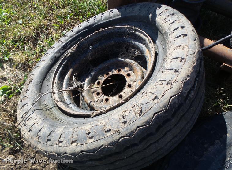 image for item CC9423 Axle with tires and wheels