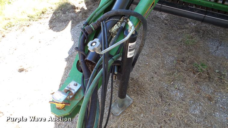 image for item DA8873 2008 John Deere 568 Mega Wide round baler