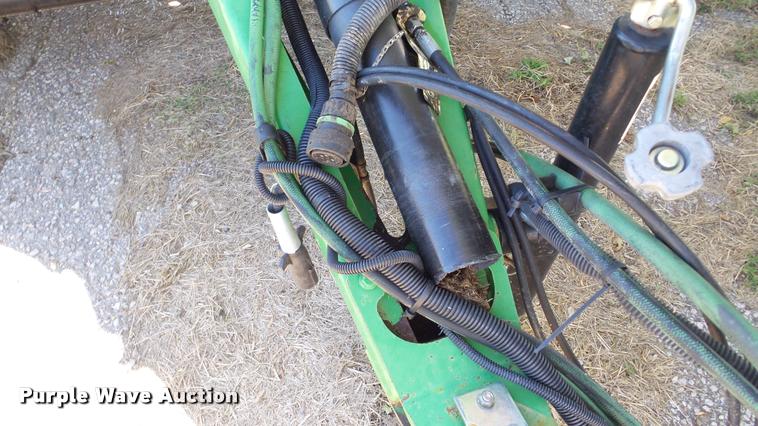 image for item DA8873 2008 John Deere 568 Mega Wide round baler