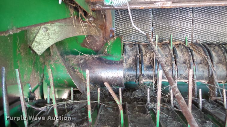 image for item DA8873 2008 John Deere 568 Mega Wide round baler