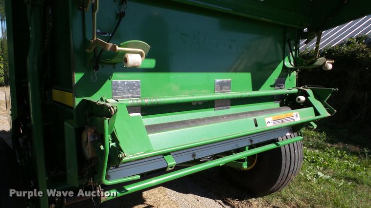 image for item DA8873 2008 John Deere 568 Mega Wide round baler
