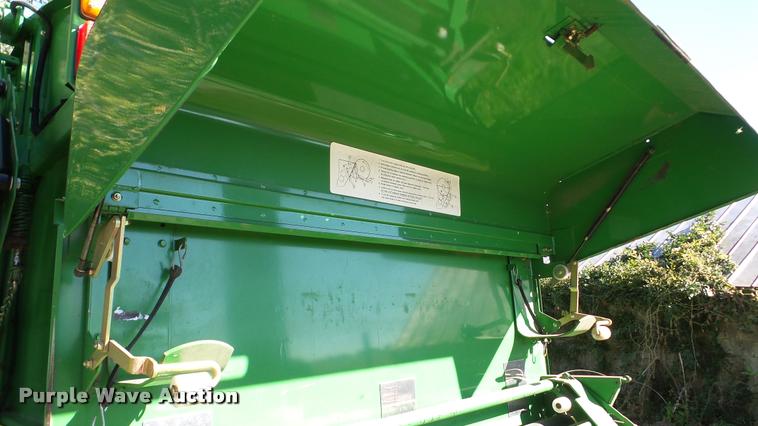 image for item DA8873 2008 John Deere 568 Mega Wide round baler