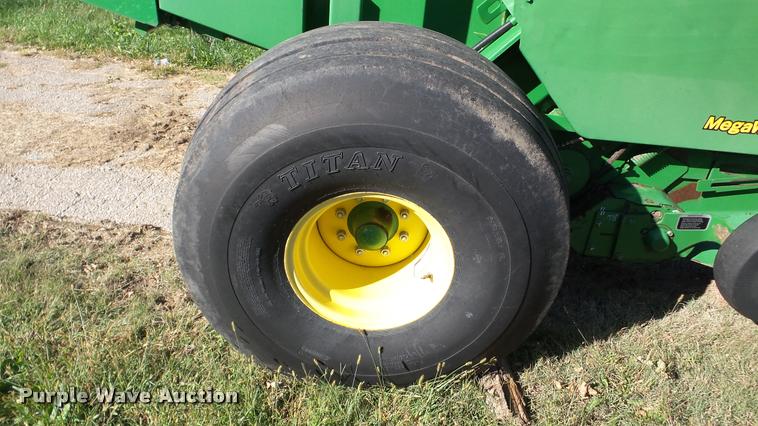image for item DA8873 2008 John Deere 568 Mega Wide round baler