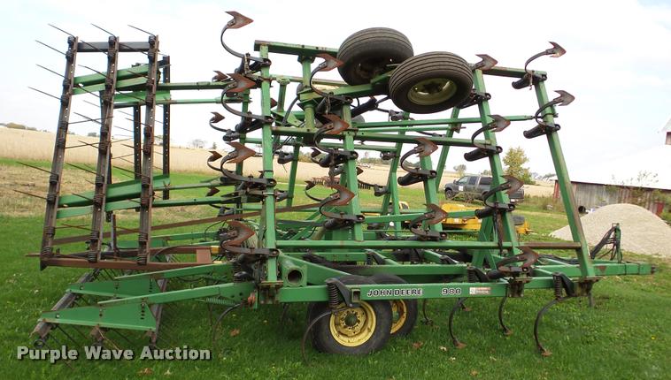image for item DA8917 John Deere 980 field cultivator
