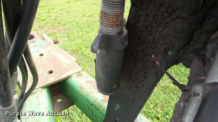 image for item DA8917 John Deere 980 field cultivator