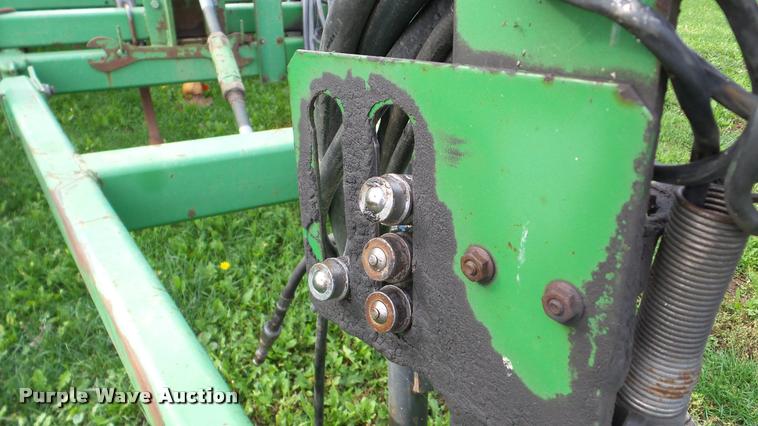 image for item DA8917 John Deere 980 field cultivator