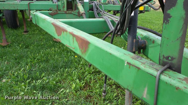 image for item DA8917 John Deere 980 field cultivator