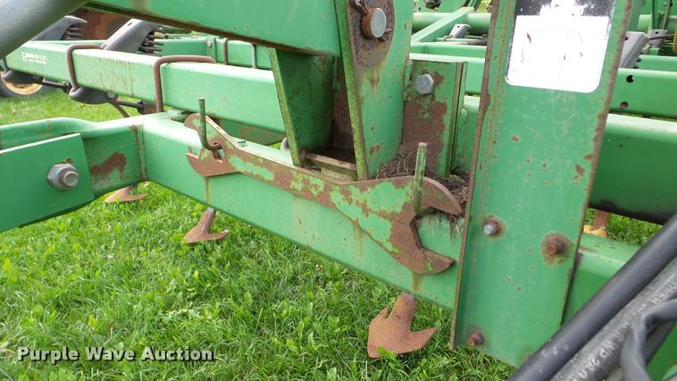 image for item DA8917 John Deere 980 field cultivator