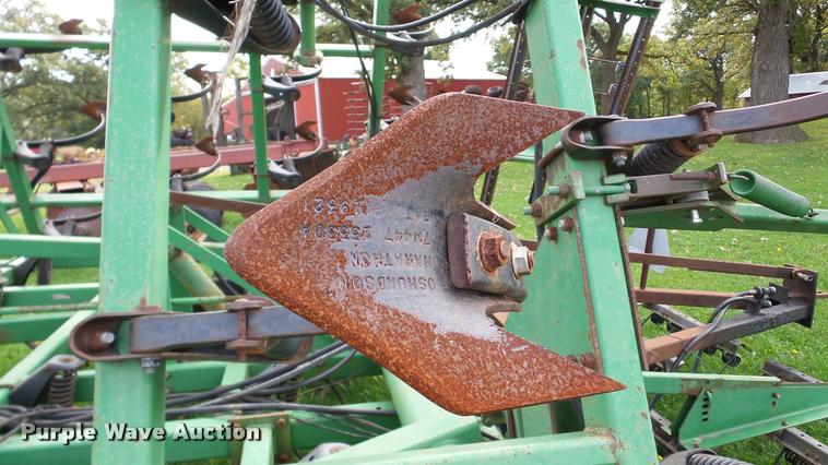 image for item DA8917 John Deere 980 field cultivator