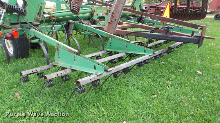 image for item DA8917 John Deere 980 field cultivator