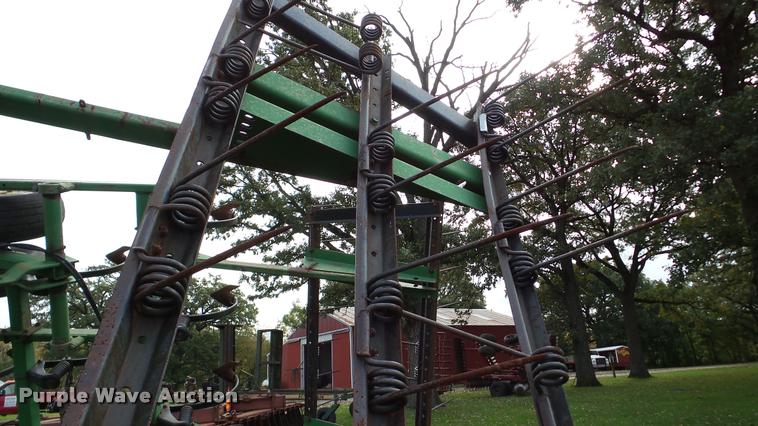 image for item DA8917 John Deere 980 field cultivator