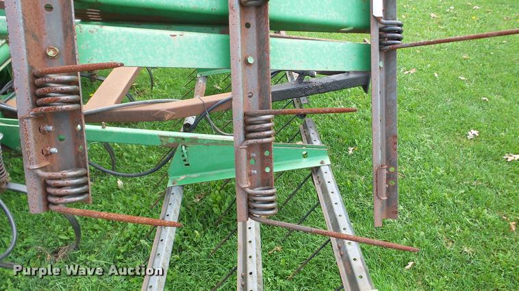 image for item DA8917 John Deere 980 field cultivator