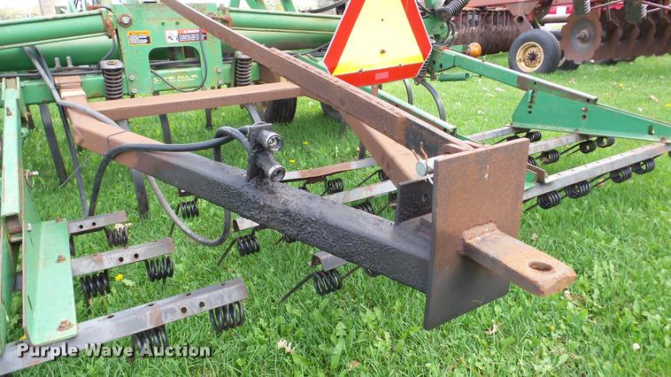 image for item DA8917 John Deere 980 field cultivator
