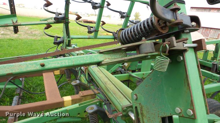 image for item DA8917 John Deere 980 field cultivator