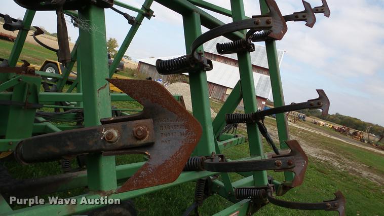 image for item DA8917 John Deere 980 field cultivator