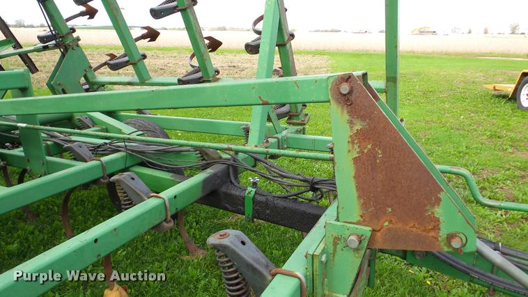 image for item DA8917 John Deere 980 field cultivator