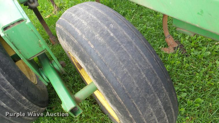 image for item DA8917 John Deere 980 field cultivator