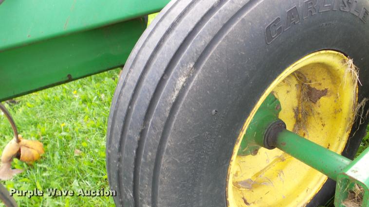 image for item DA8917 John Deere 980 field cultivator