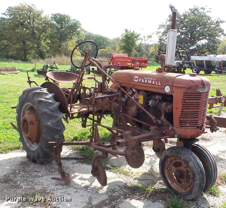 image for item DA8930 Farmall B tractor