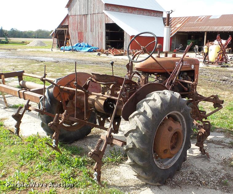image for item DA8930 Farmall B tractor
