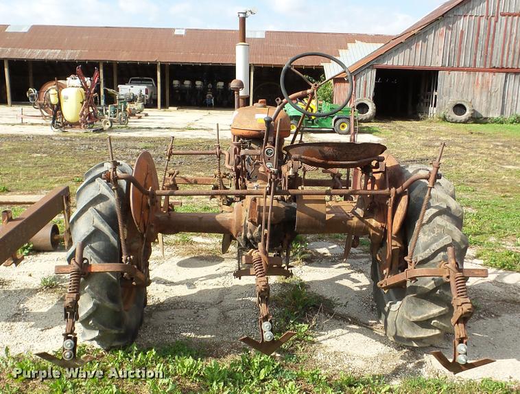 image for item DA8930 Farmall B tractor