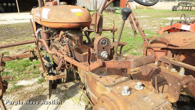 image for item DA8930 Farmall B tractor