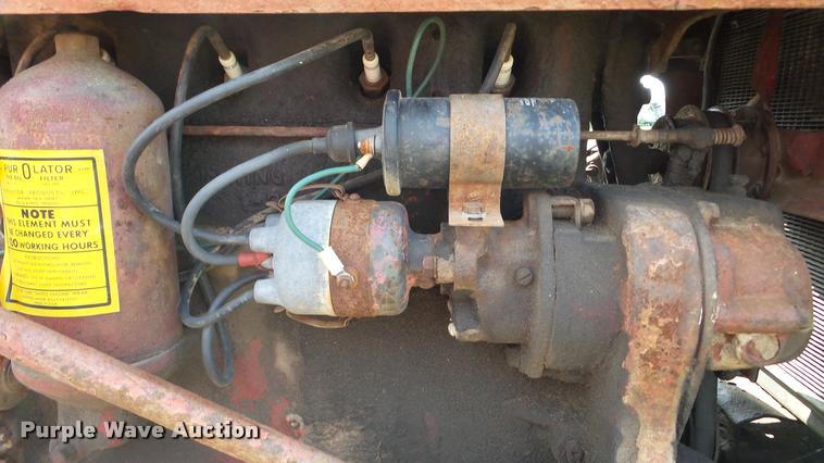 image for item DA8930 Farmall B tractor