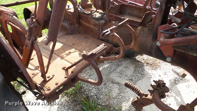 image for item DA8930 Farmall B tractor