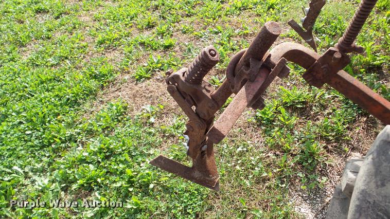 image for item DA8930 Farmall B tractor