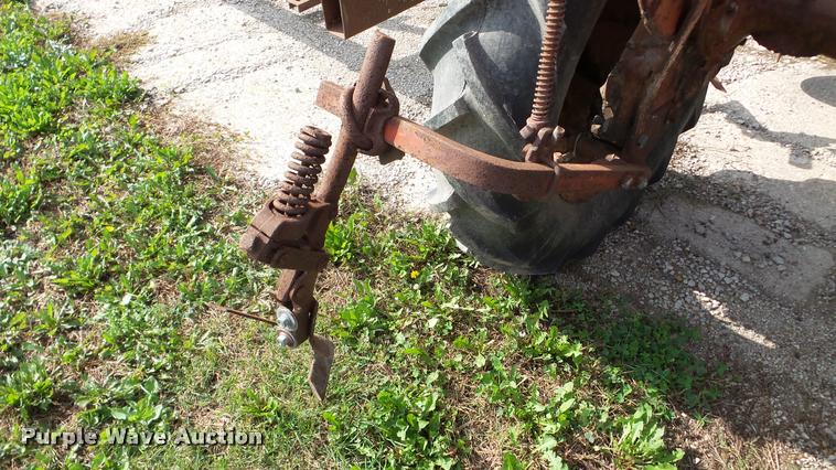 image for item DA8930 Farmall B tractor