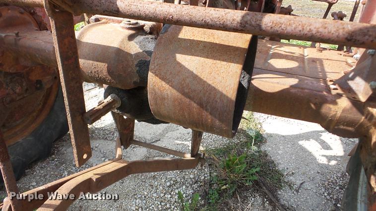 image for item DA8930 Farmall B tractor