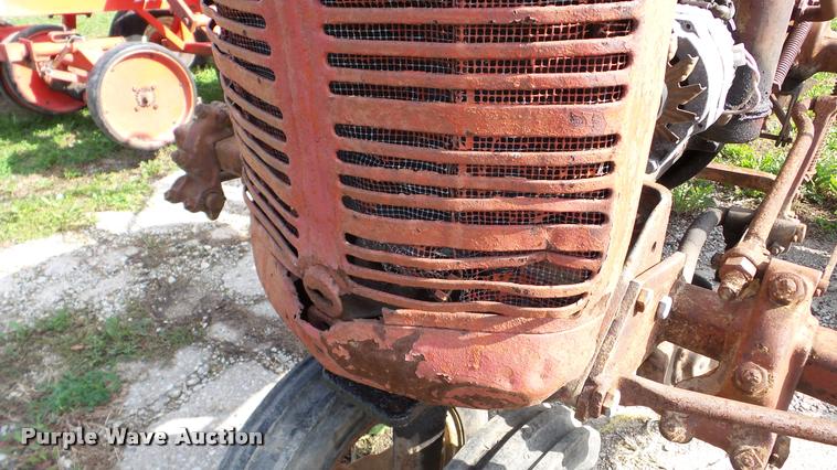 image for item DA8930 Farmall B tractor